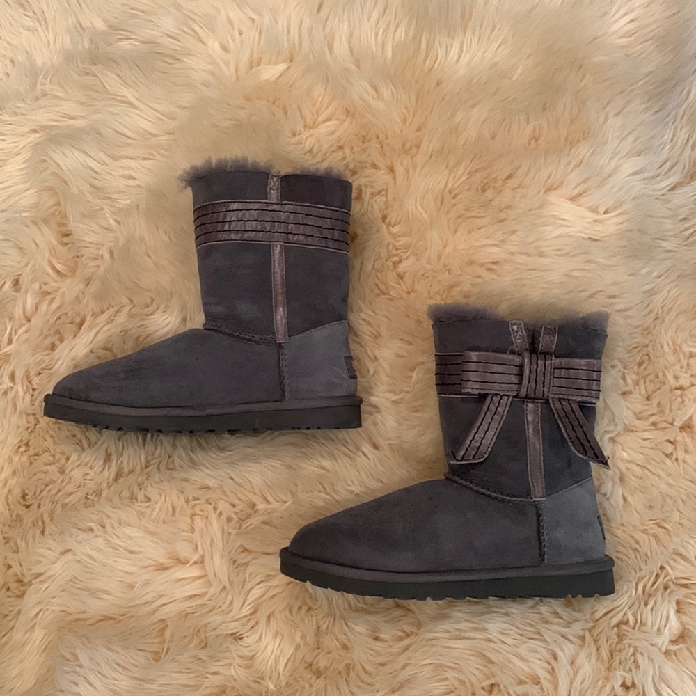Gray Ugg boots with bow on side!
